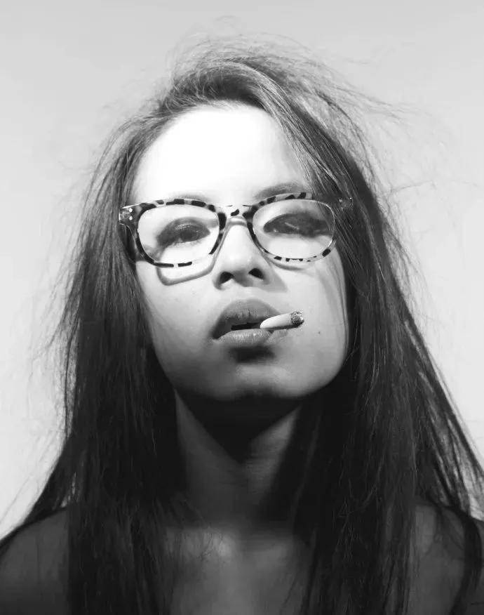 chuckclose巨幅的写实人物头像非常地精致