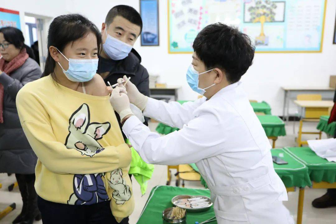 县第五小学有序开展第二针新冠疫苗接种工作