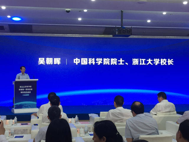 模式和全新就医流程,重塑全流程医疗体验,实施个人定制医疗和精准医疗