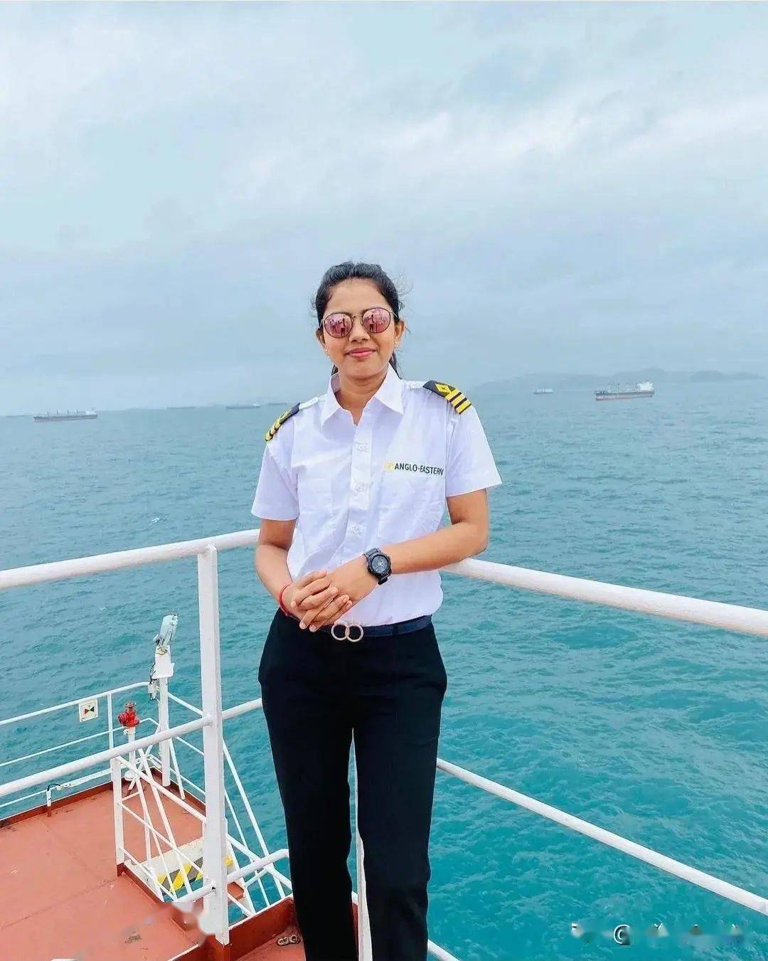 女海员我要休假,老轨亲自找四轨说要提他做二管,过了几天又说不肯提他