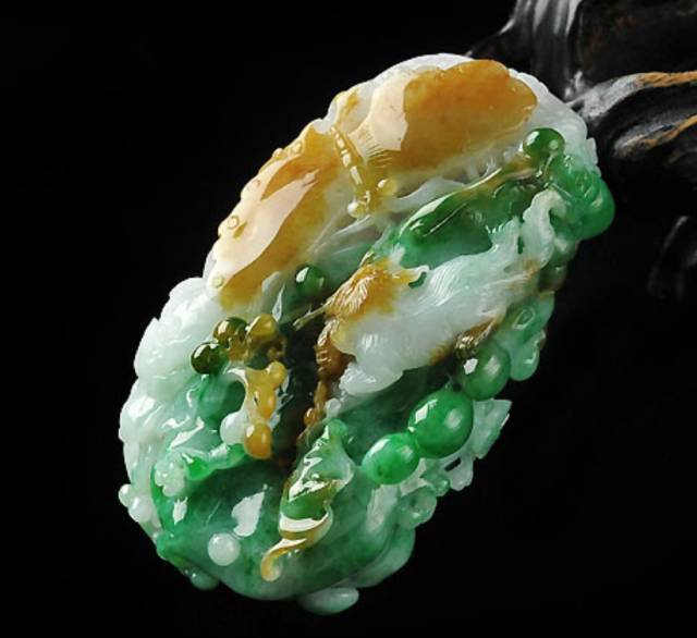 翡翠玉石手镯九大养生功能！让女人更漂亮！_搜狐网