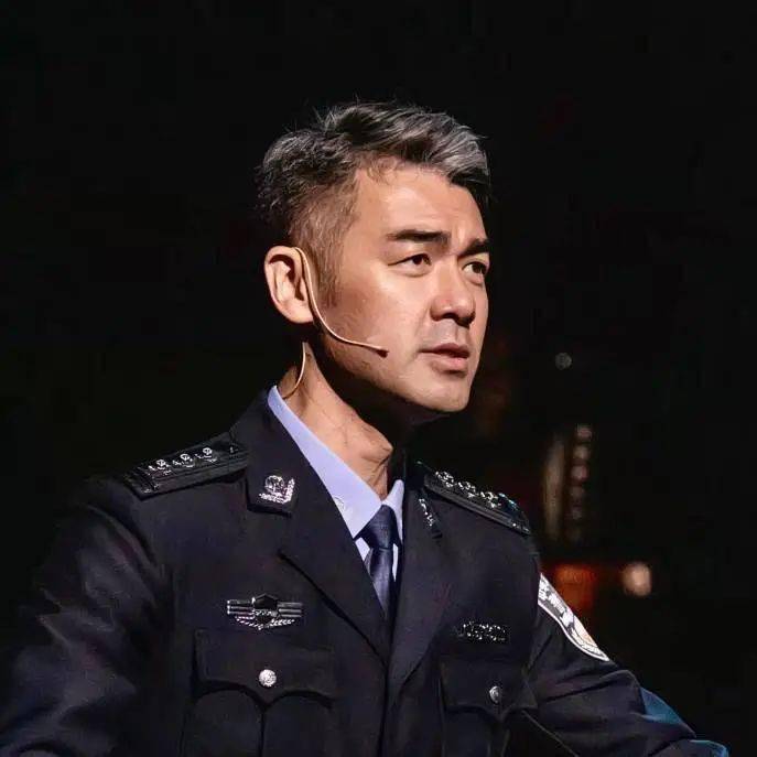 张益群联合导演/表演指导焦燃舞美设计马达歌词译配覃子瑄歌词译配