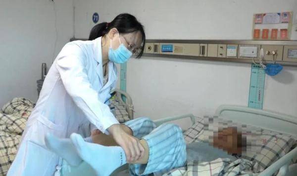 女子|女子吃了冰箱里的饭，高烧42℃，险丧命！只因忽视了它