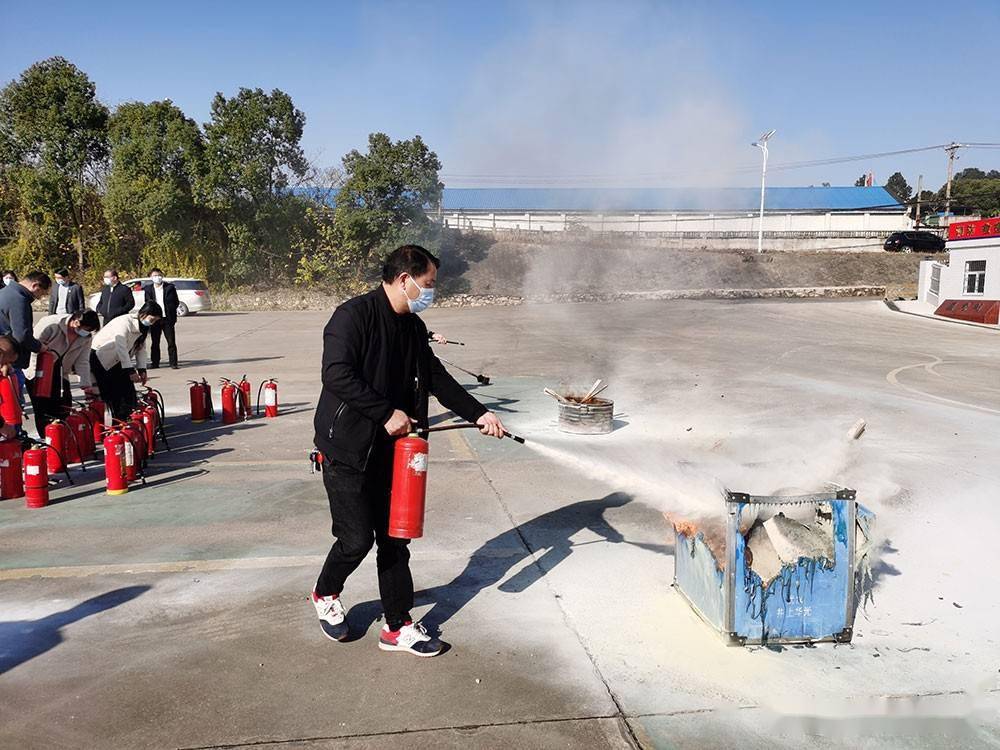 武汉蔡甸国企联村消防演练进工业园