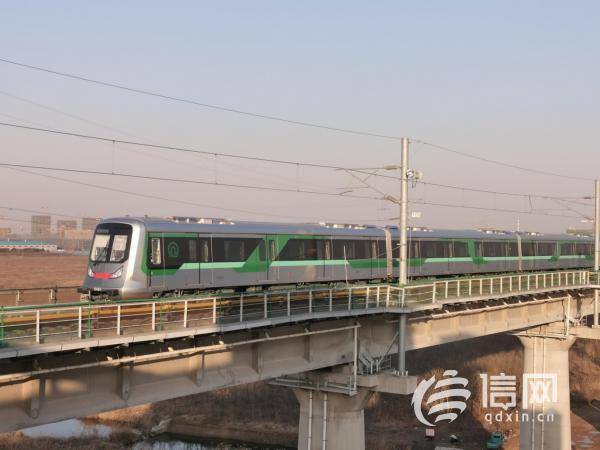 青岛地铁4号线首辆列车出厂验收 车厢内部抢先看