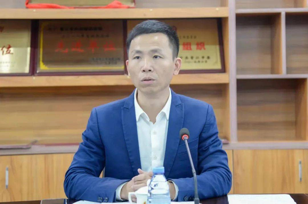 综合整治//内坑镇//(灵源街道 供稿)最后,街道党工委书记苏振发强调