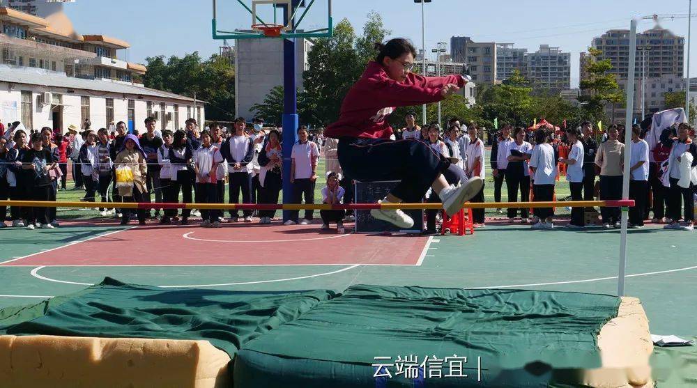 信宜砺儒中学举办第十四届校园文化艺术节众多俊男美女齐展风姿