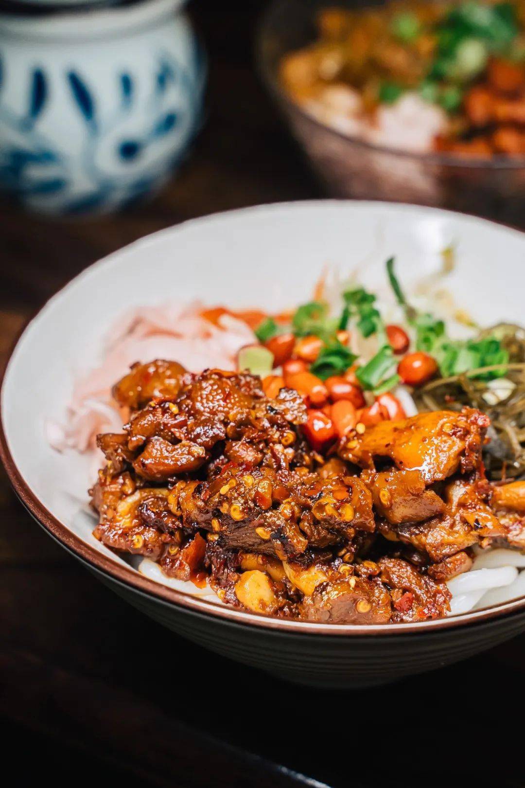 "冲这碗粉,在深贵州人一周吃7次"辣子鸡拌粉 24元/份店还没开就有跑腿