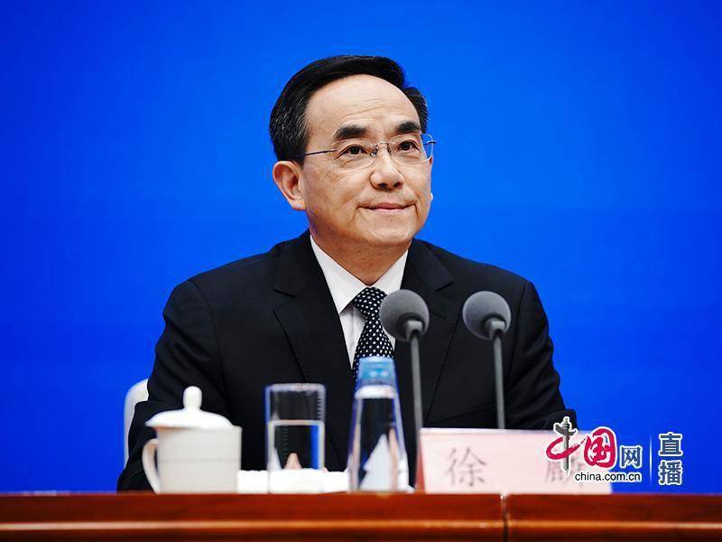 中央宣传部副部长,国务院新闻办公室主任徐麟回答记者提问(郑亮 摄)