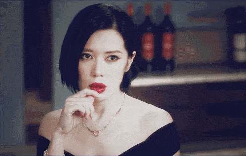 小时候只觉得她不美,现在再看她,才明白什么是又飒又风情_余男_厚嘴唇