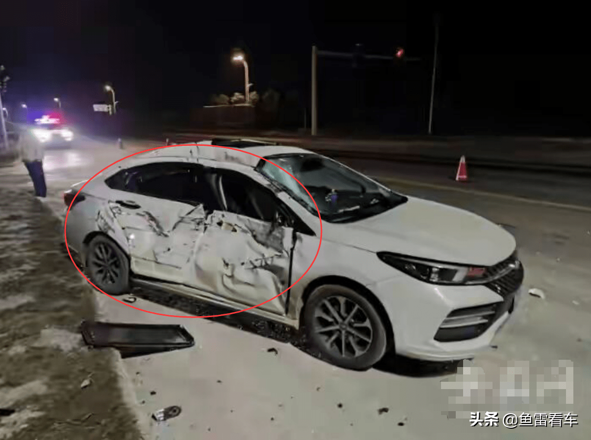 渣土车夜闯红灯撞击艾瑞泽gx侧面,网友:奇瑞"打架"