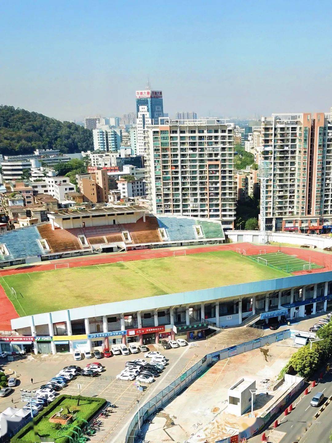 ▼「顺德体育中心」顺德体育中心于1992年11月落成占地面积70553.