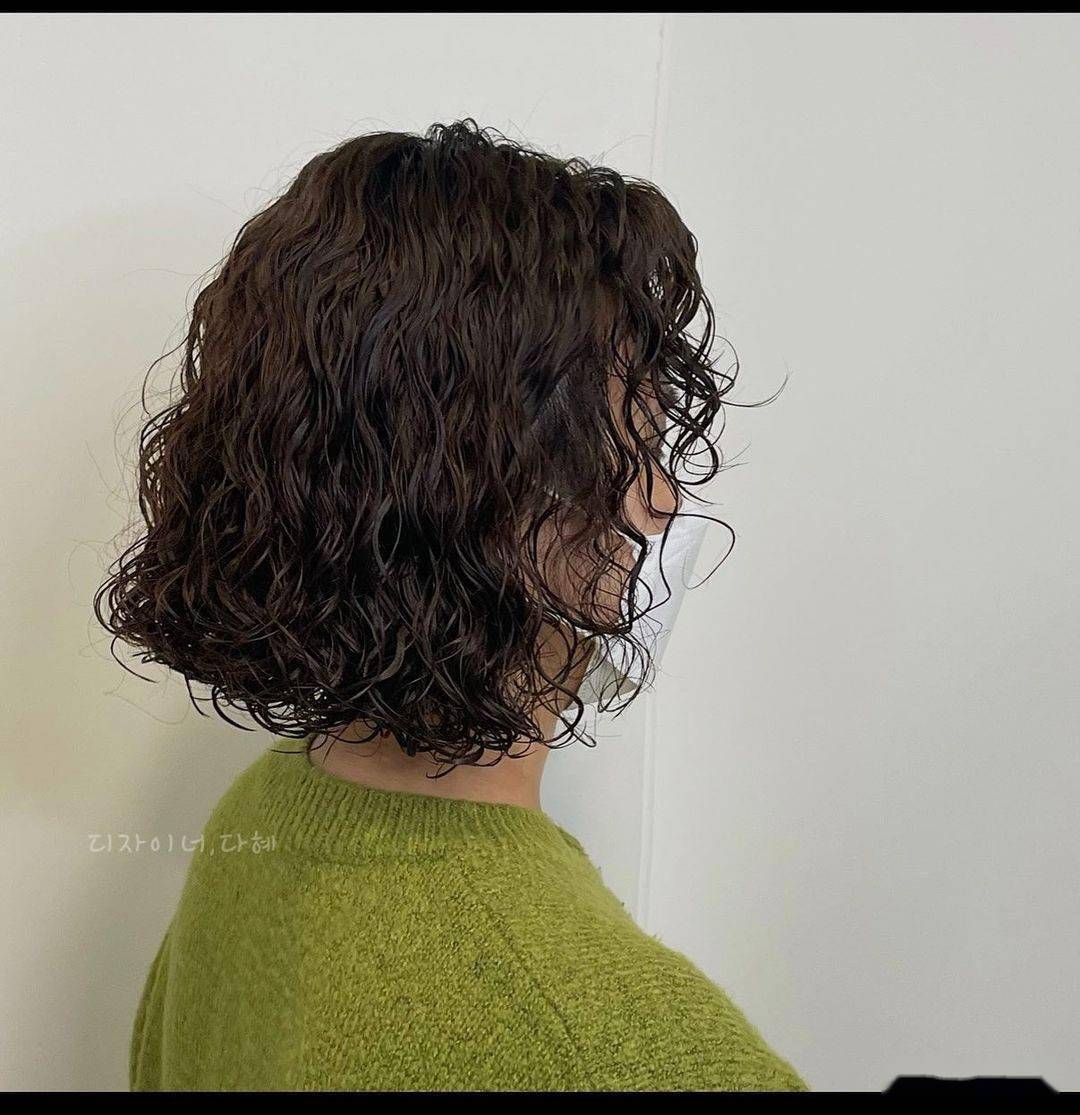 要美就选这4种,外翘内扣和挑染还有卷卷烫_发型_时尚_短发