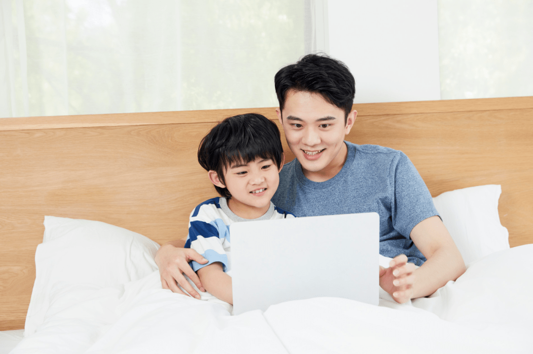 迪迦奥特曼|短裙、黑丝、爆R…现在孩子都看这些？厦门家长求助：青春期孩子怎么管？