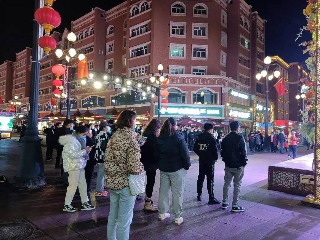 乌鲁木齐夜晚街景图片图片