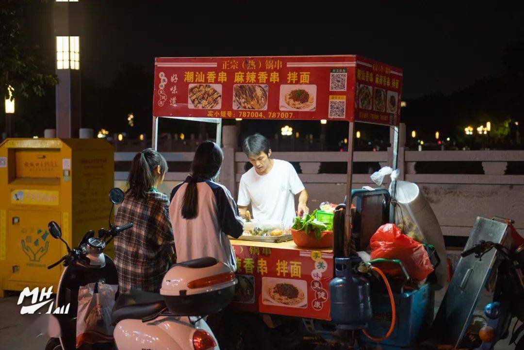 夜逛棉湖湖墘西路到兴中路的热闹烟火