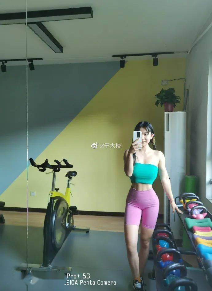 曲线 “胸大还穿吊带,一看就不是正经姑娘”