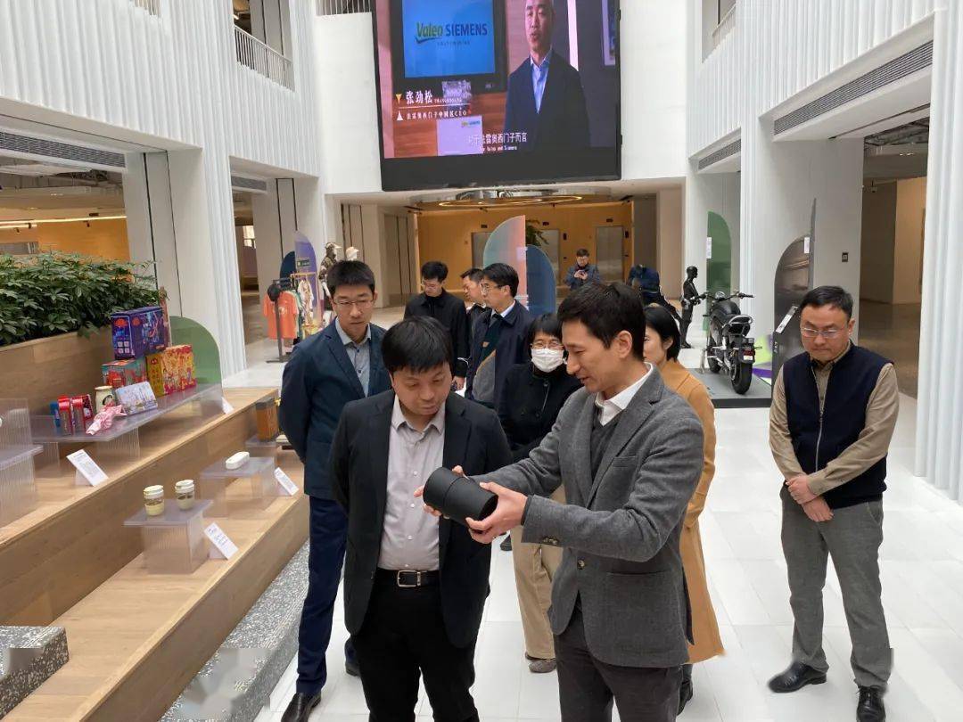 资讯丨上海市黄浦区副区长王鼐等领导莅临参观2021白玉兰杯上海设计
