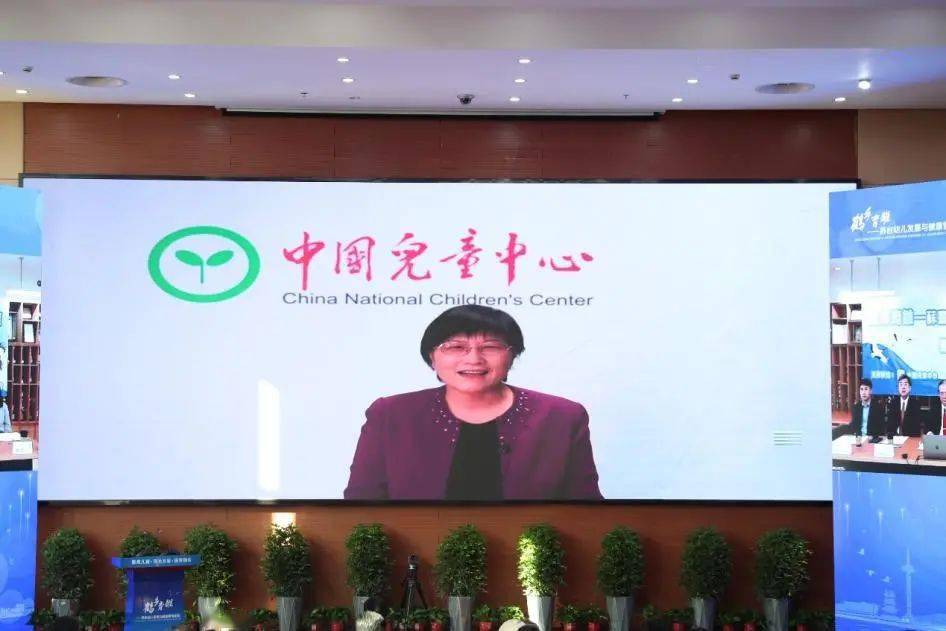 两岸现代职业教育协会理事长吴清基教授,中国儿童中心党委书记丛中笑