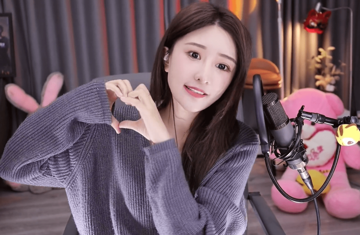 徒步时被粉丝送麻袋,林七七直播穿麻袋,有不一样的感觉_flag_成功_出