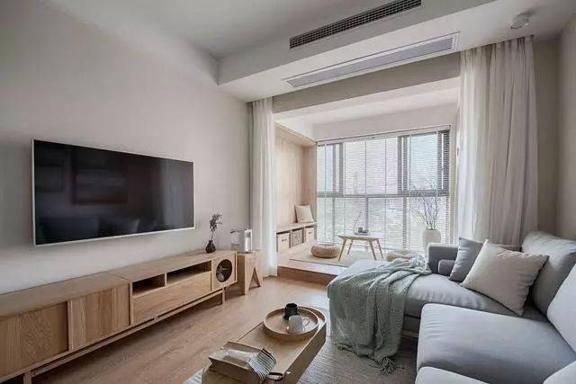 客厅阳台地台地台式阳台设计:很多业主会选择将阳台空间纳入到室内