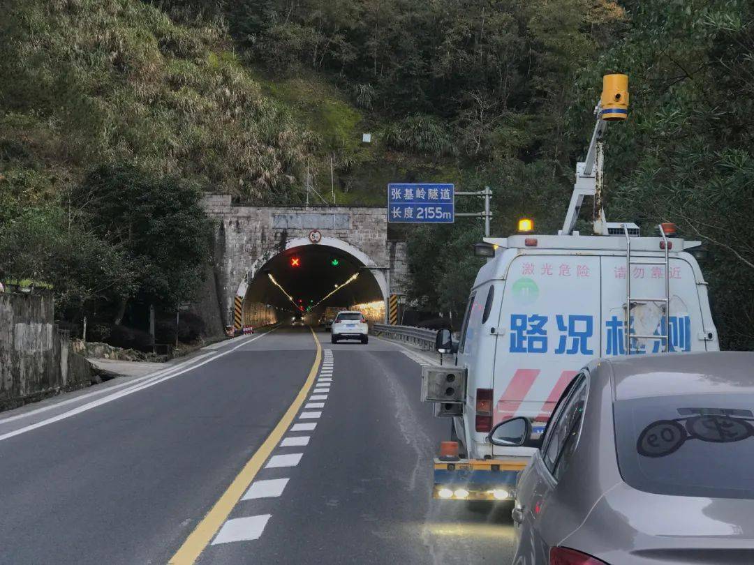 龙湾,瓯海,乐清,永嘉等地督导普通国省道路况提升工作,要求全市公运