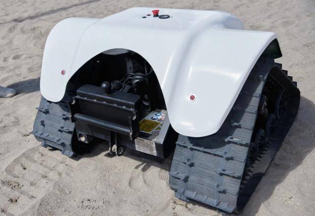 沙滩清洁机器人bebot通过机械筛沙来清理小垃圾