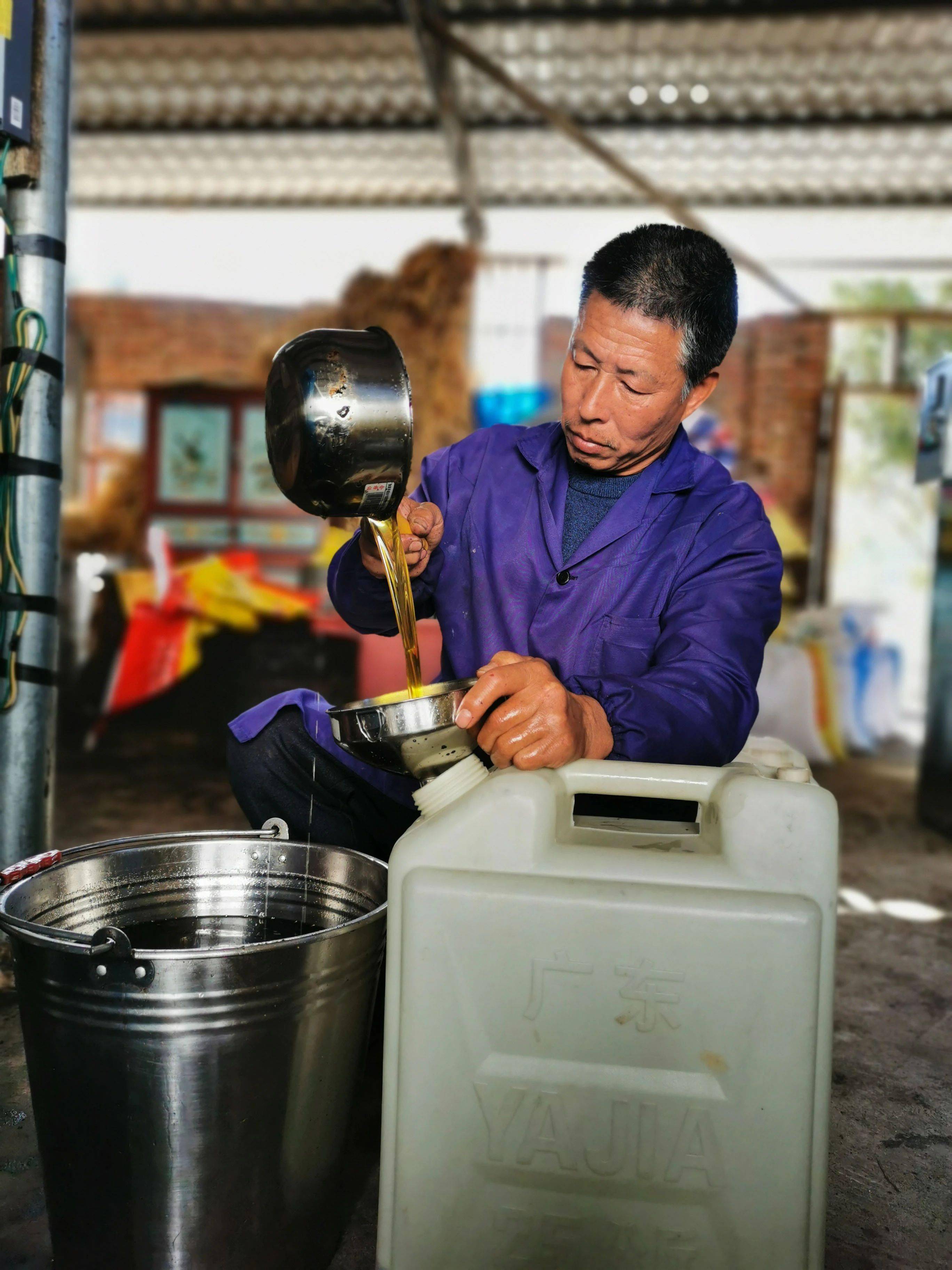 农村菜籽油榨油坊图片图片