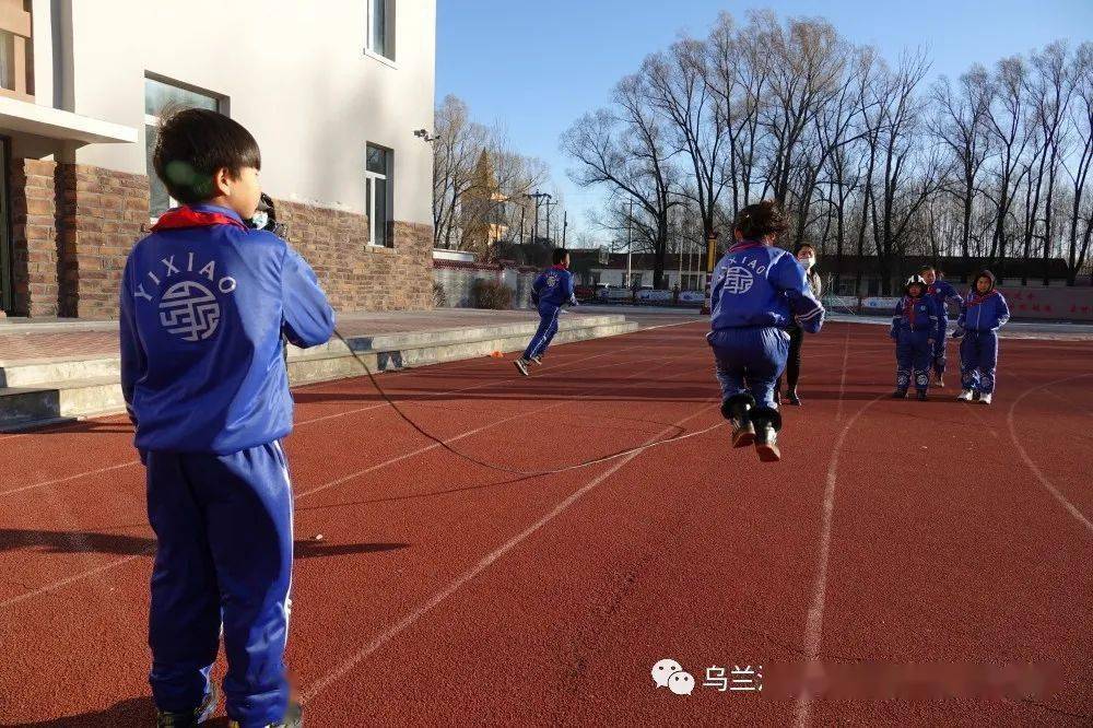 義勒力特中心小學踐行五育並舉培養陽光少年系列活動快樂跳繩