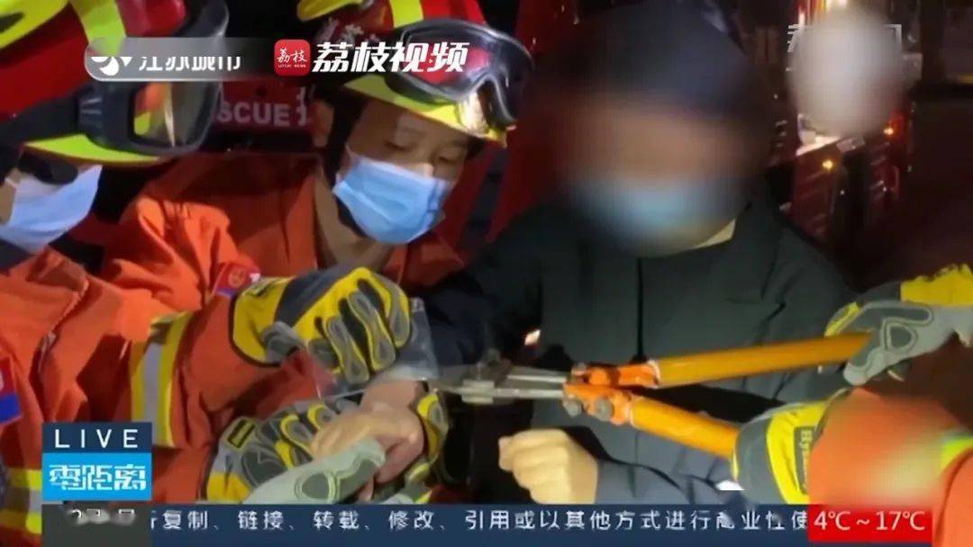 男子|阿姨空腹吃山楂长结石，喝10桶可乐康复：我感觉治病过程还挺快乐的 | 冷兔小报 No.665