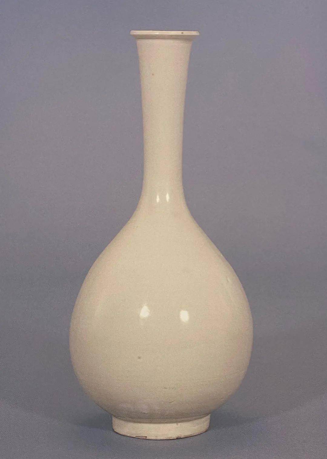 一只南宋官窑青釉钵1150万一只北宋定窑斗笠式碗13225万保利秋拍一波