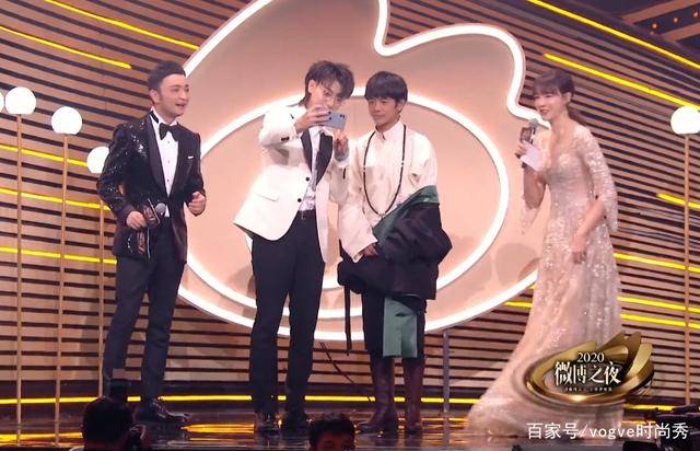 黄子韬丁真上台"同框",谁发现台下明星的反应?女生都懂!