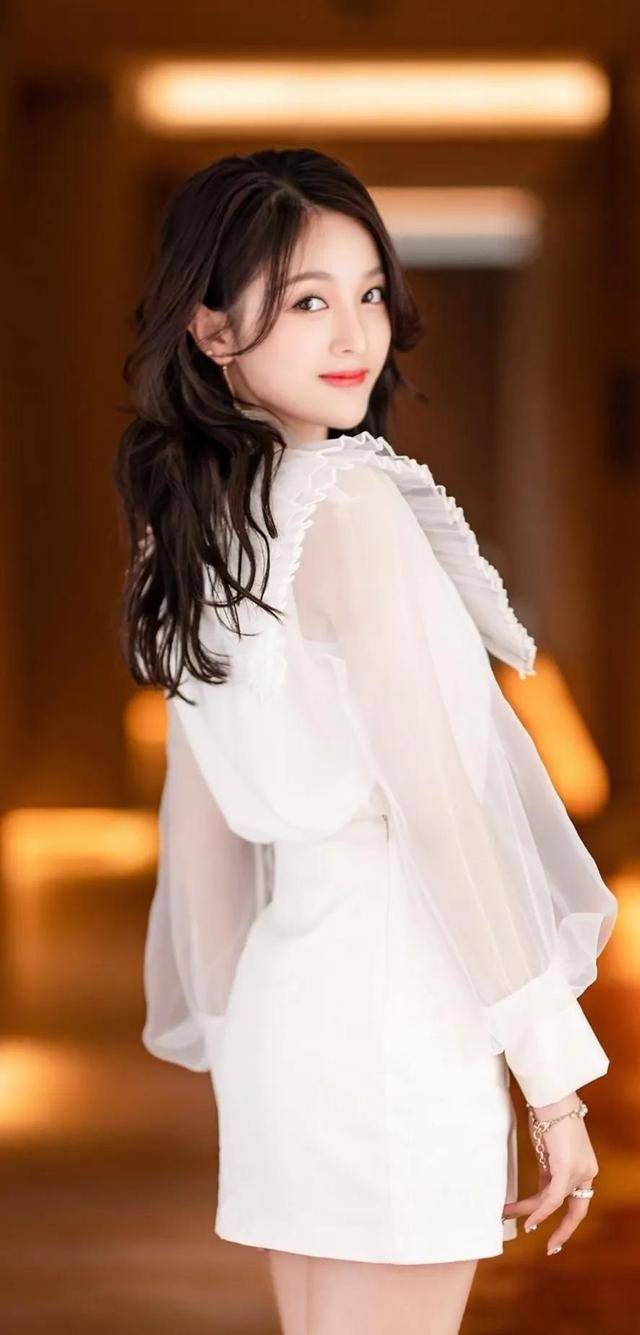 有喜欢吴宣仪的吗?长相甜美可人,处处散发着迷人的青春气息