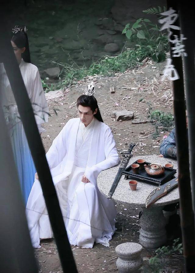 组图皓衣行新路透曝光罗云熙白衣出尘陈瑶渐变蓝裙超美