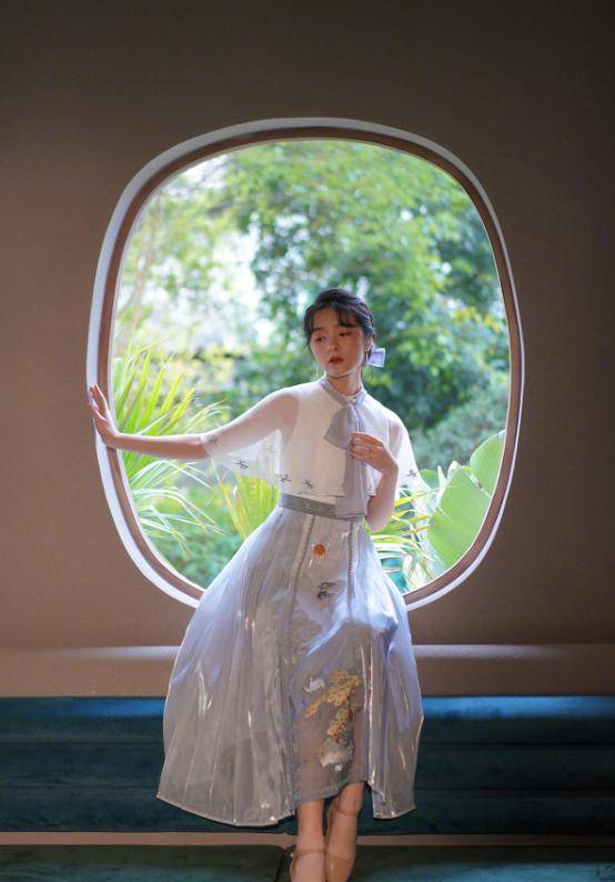 徐娇真是古风"代言人",穿长裙拍写真,展现古典清纯魅力_女孩_裙子