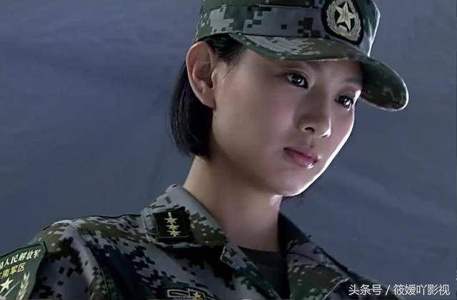 360度無死角,最美警花侯夢莎演繹的鐵血女軍人徹底被征服了_軍裝_形象