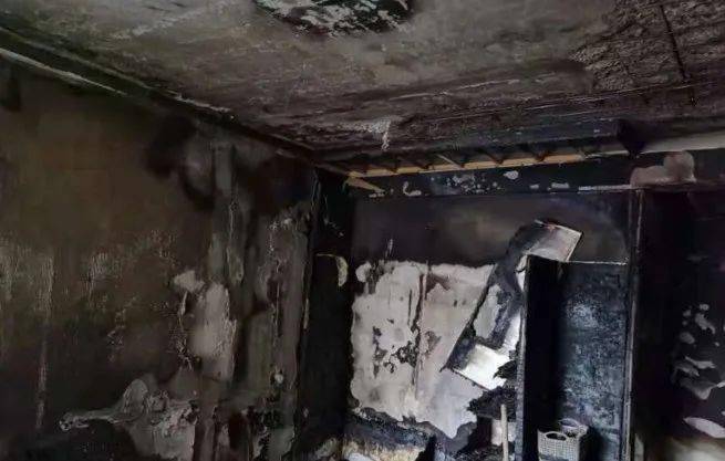 7月13日上午9时许,重庆市璧山区南河丽景小区一幢居民楼发生火灾.