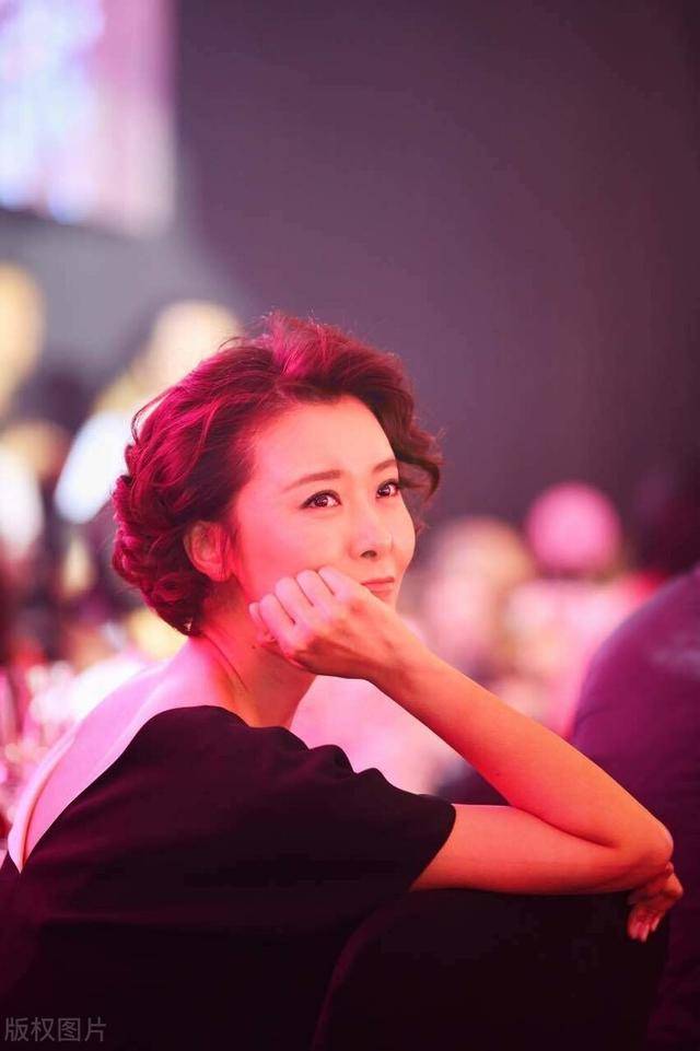 北京大院出生的小孩有很多,但能够像柯蓝一样拥有不俗家世背景的人却