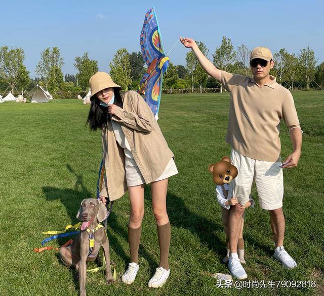 9月14号,李光洁分享了自己的家人一起去旅游的照片.