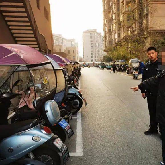 巢湖西苑小区一男子骑车撞伤老人后竟然逃逸,没想到....._肇事_电动车_辖区