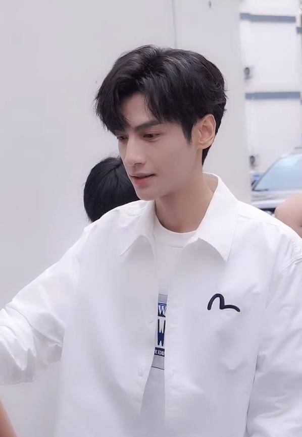 罗云熙要无缝进组?继《皓衣行》后再演仙侠剧,网传还和白鹿二搭