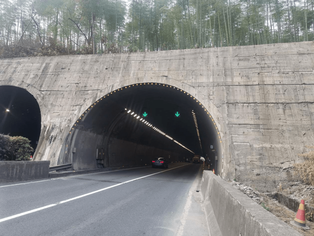 隧道小风车亮相杭徽高速迎风转出绿色节能新路径