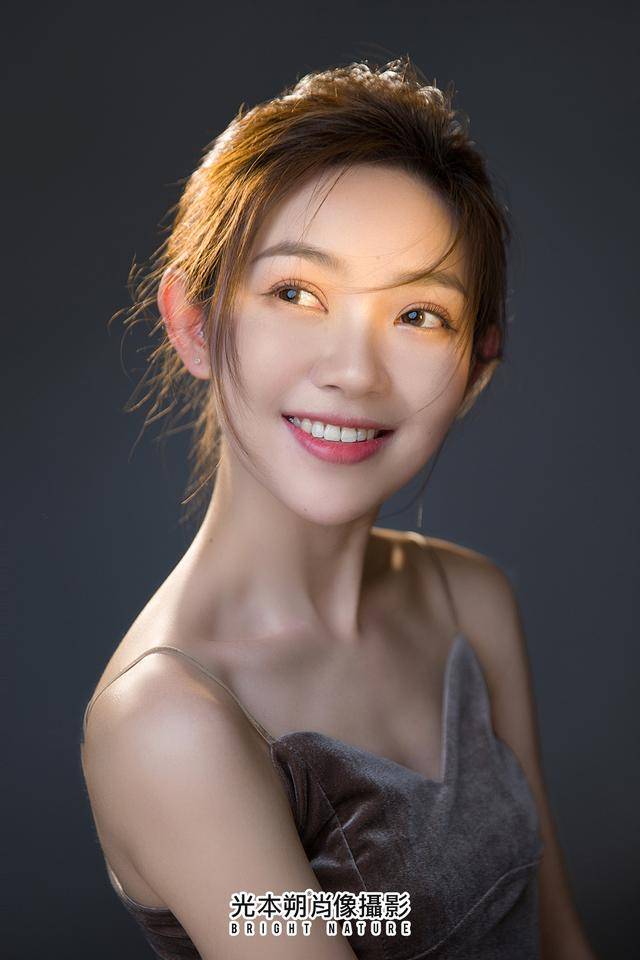 暖光肖像照逆光中的柔美