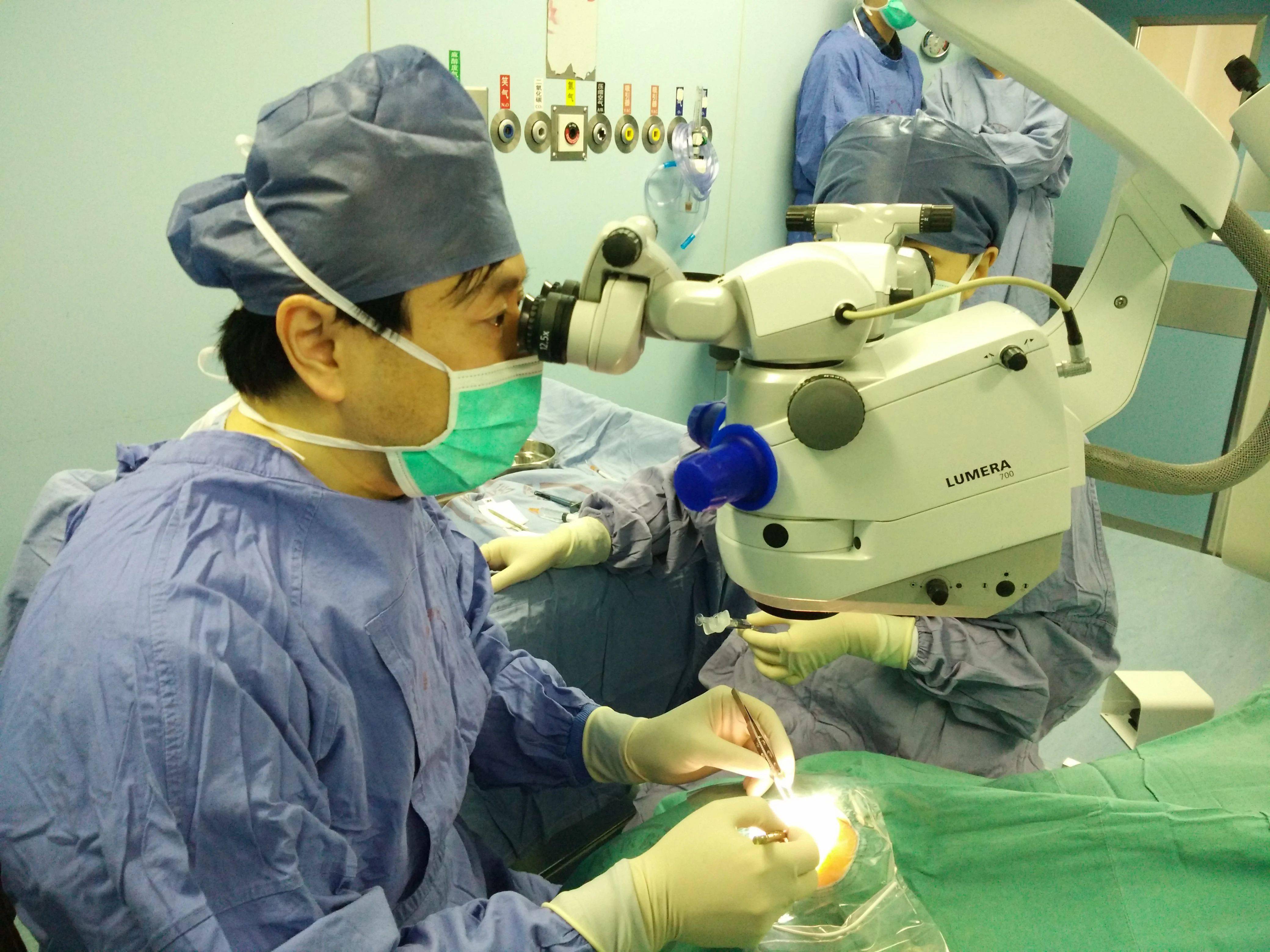 先进报道指尖的光明使者记复旦大学附属眼耳鼻喉科医院眼科主任卢奕