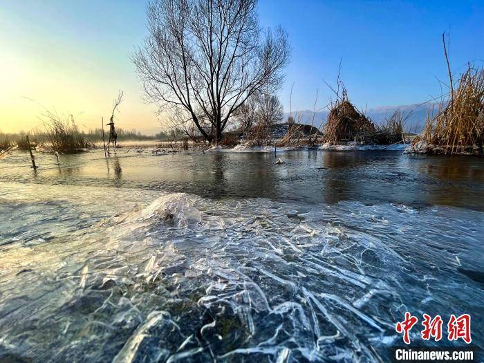 冰凌|青海黄河岸畔：冰凌在河面作画，幽静美丽