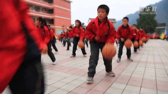 刘勤兵|太酷炫！这所山乡小学的篮球课间操火了