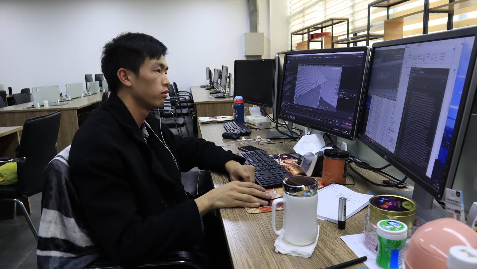 夏腾飞的另一个身份是贵阳信息科技学院的创业导师,他背靠的贵州泰豪