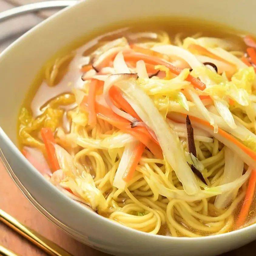 天冷吃碗热汤面，无需高汤也鲜美！_白菜_素食_胡萝卜