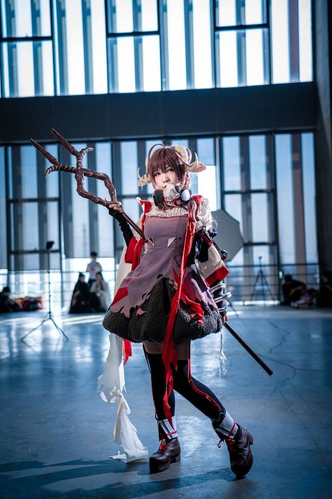 cos明日方舟小绵羊艾雅法拉