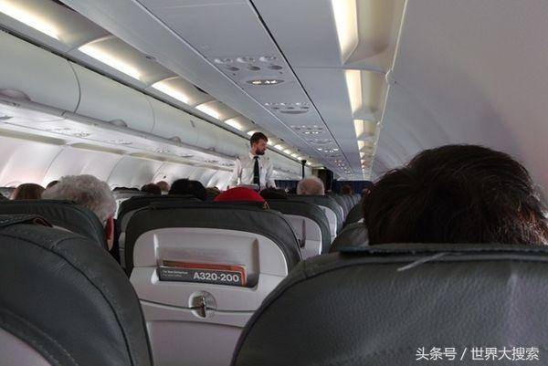 2,后面坐位被空姐视为vip紧急逃生口前一排,和座位最后一排,椅背无法